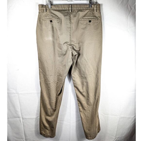 Dockers D3 36x34 Men’s Classic Fit Khaki Chino Pants Cotton Straight Leg Casual - Picture 2 of 4